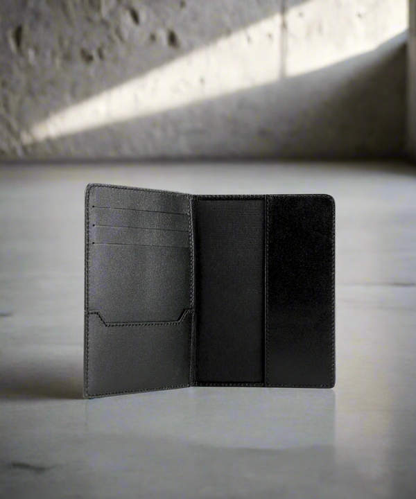Royal Republiq Analyst Passport Holder