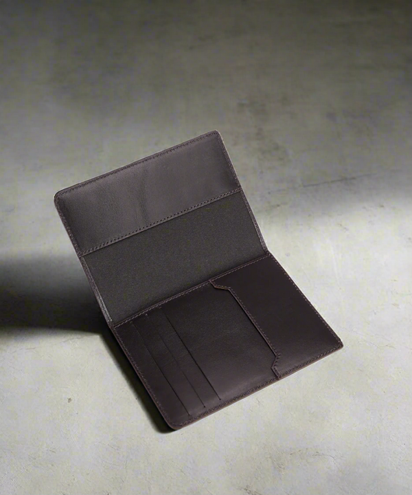 Royal Republiq Analyst Passport Holder