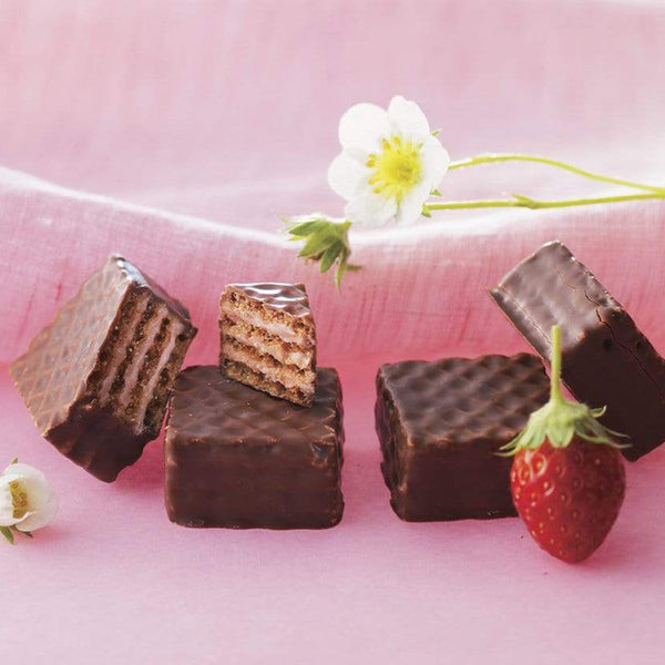 royce Chocolate Wafers "Strawberry Cream (12 Pcs)"