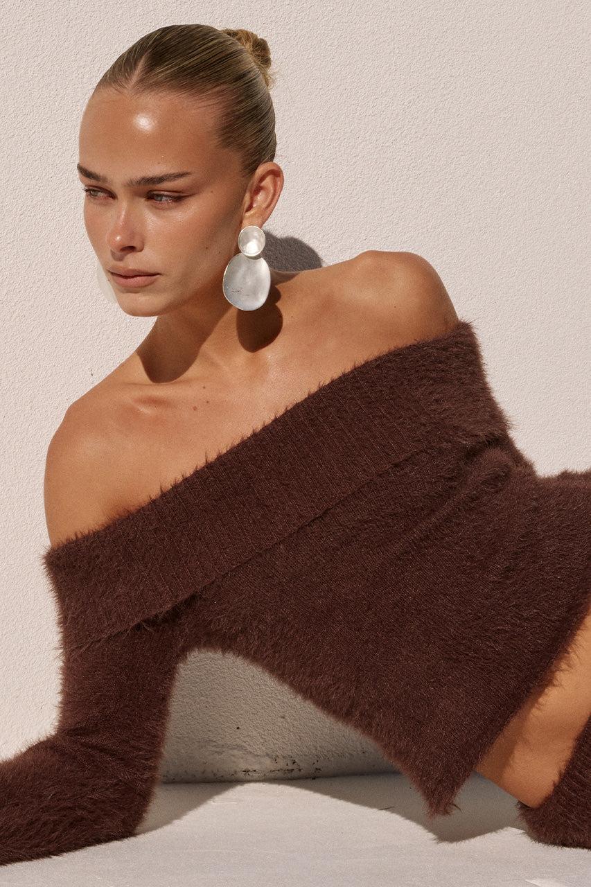 Runaway The Label ANNELIESE OFF SHOULDER KNIT TOP - CHOCOLATE