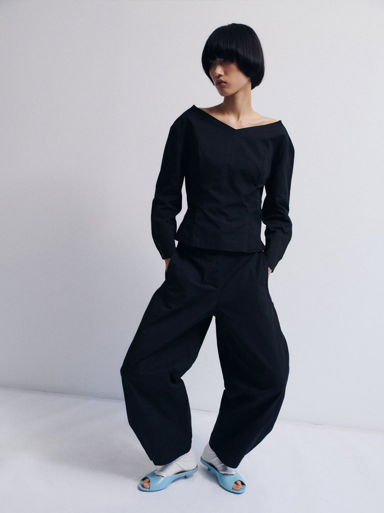 Rus Biwa Top Open V-neck Top