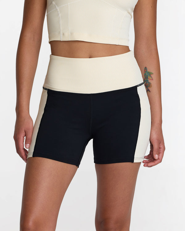 rvca VA Essential Pocket Short II