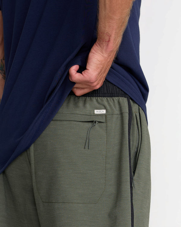 Rvca Yogger Hybrid 17" Short
