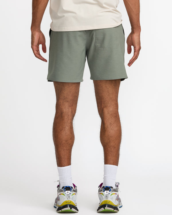 Rvca Yogger Hybrid 17" Short