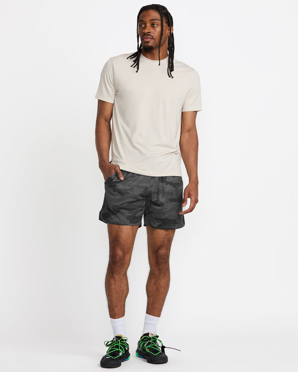 Rvca Yogger Recover 17" Short