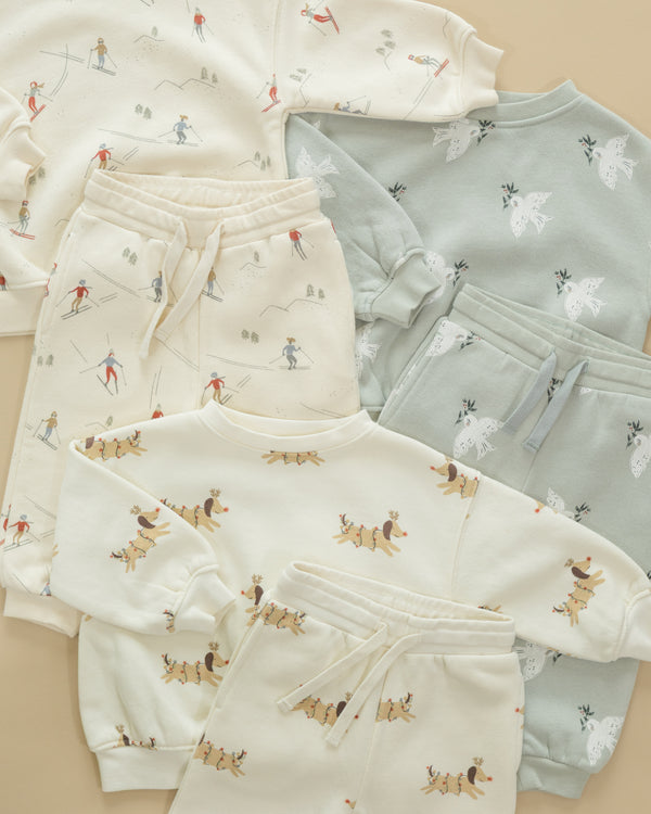 Rylee Cru Jogger Sweatpant Christmas Dogs