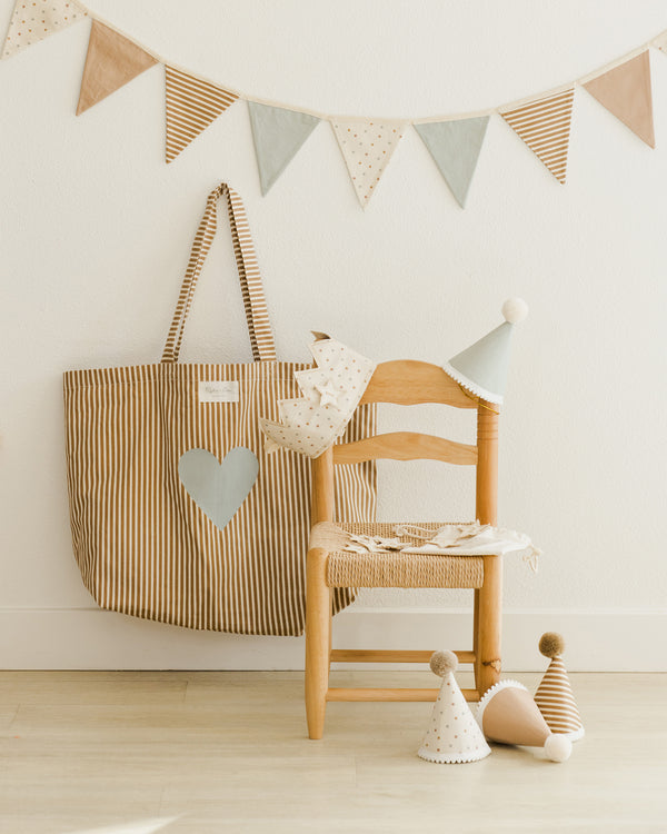 Rylee Cru Tote Bag || Heart