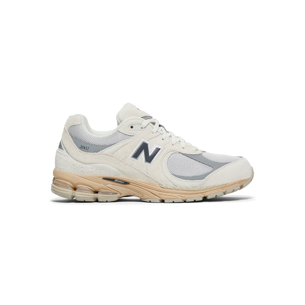s.b. concept New Balance 2002R Linen · Rain cloud · Black cement