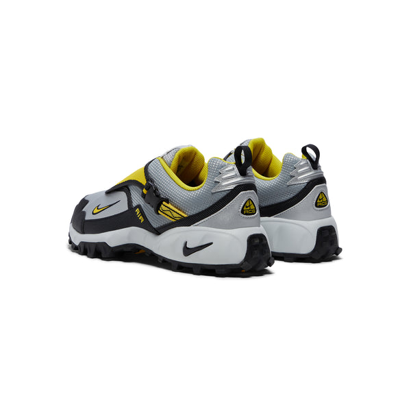 S.b. Concept Nike ACG Phassad Black · Yellow Zest · Metallic Silver