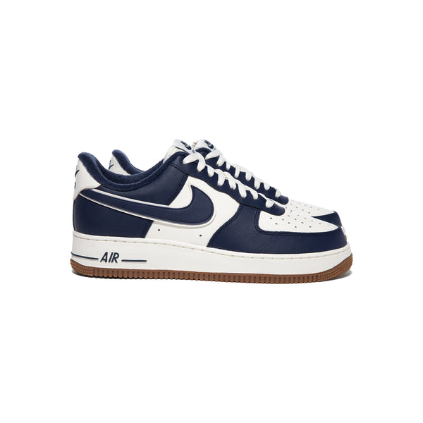 s.b. concept Nike Air Force 1 '07 LV8 Sail · Midnight Navy · Gum Medium Brown