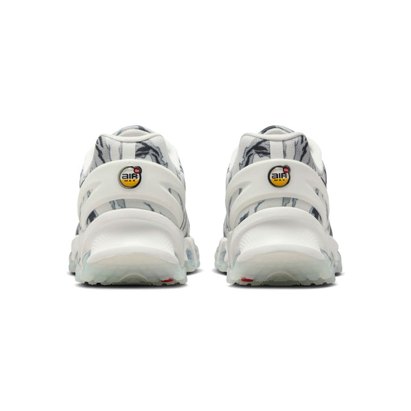 S.b. Concept Nike Air Max DN8 PRM Summit White · Dark Smoke Grey · Cool Grey