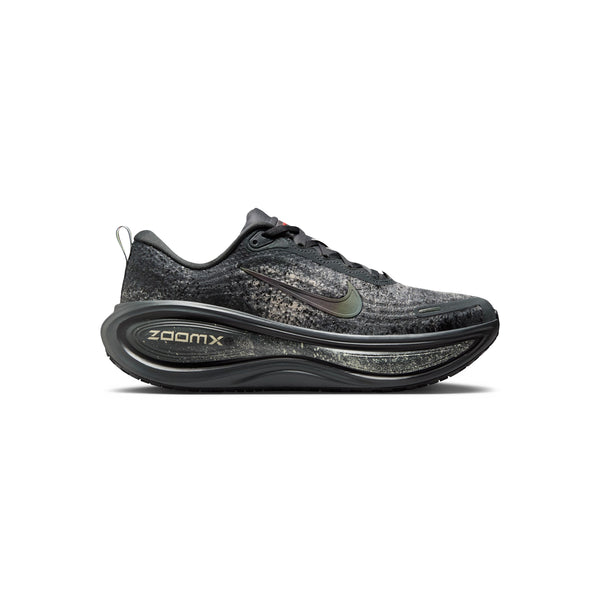s.b. concept Nike Vomero Plus Anthracite · Black · Oatmeal · Volt