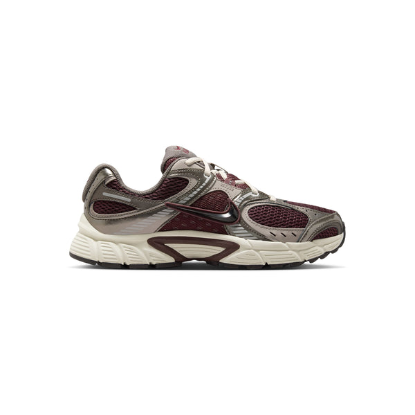 s.b. concept Nike Womens V5 RNR Burgundy Crush · Black · College Grey