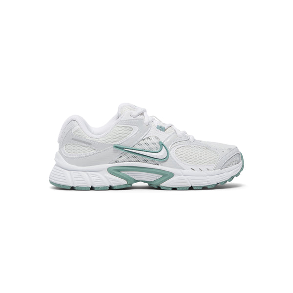 s.b. concept Nike Womens V5 RNR Summit white · Vast grey · Cannon