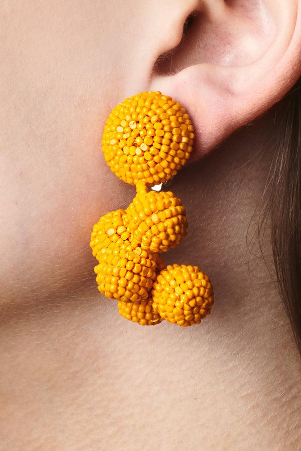 sachin & babi MINI COCONUTS EARRINGS - TANGERINE