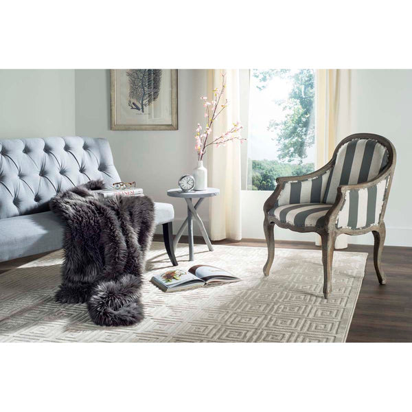 Safavieh Faux Grey Shadow Fox Throw | Safavieh - THR707