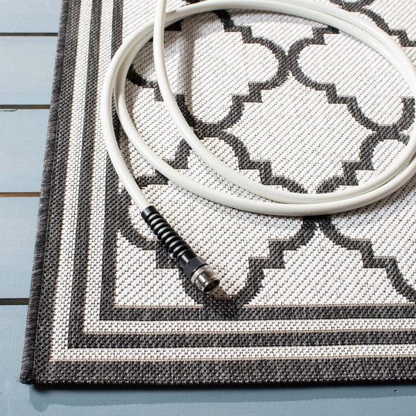 Safavieh Safavieh Beach House Rug BHS121A - Light Grey / Charcoal