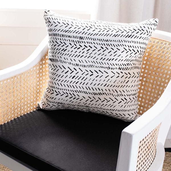 Safavieh Safavieh Sarden Pillow - Black/White
