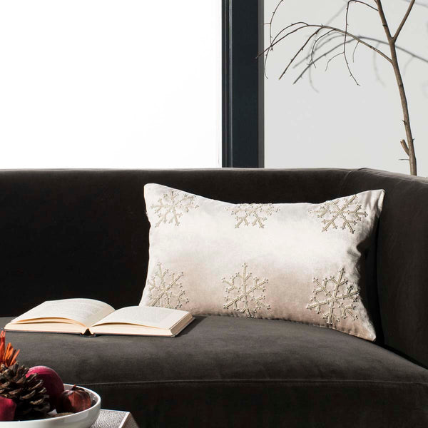 Safavieh Sydnee Snowflake Pillow | Safavieh - PLS885