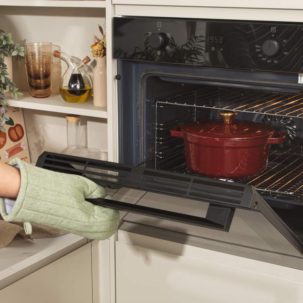 Salter Chester Cast Iron Casserole & Mills - Red- PFAS-free