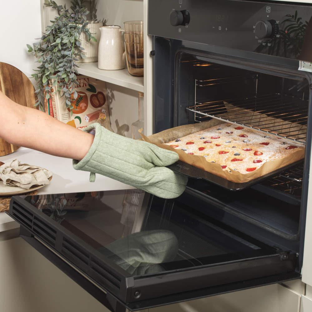 Salter Brilliance 40cm Baking Tray | Vitreous Enamel