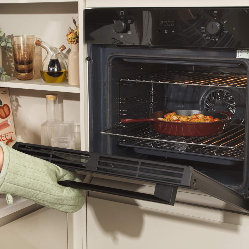 Salter Chester Mill & Cast Iron Frying Pan Set - Red