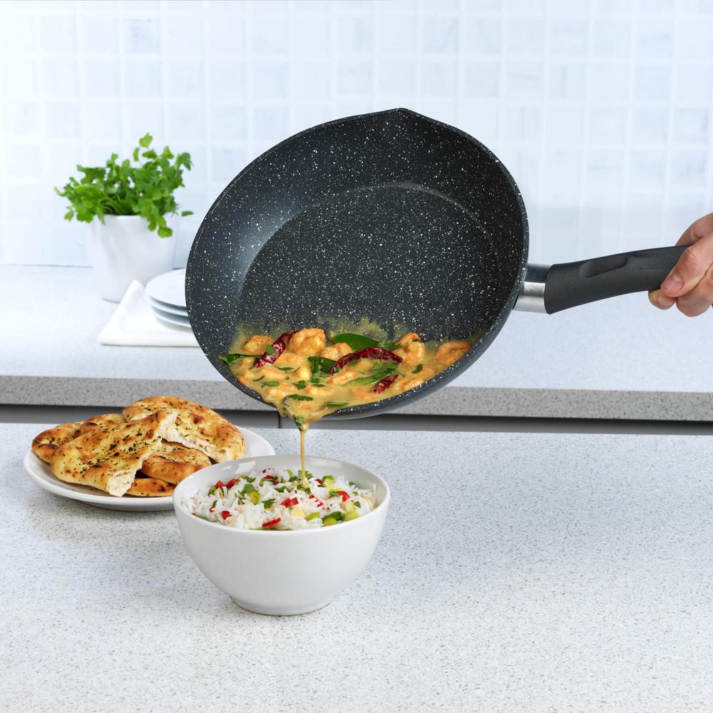 Salter Easy Pour 2-Piece Fry Pan Set - 20/24cm