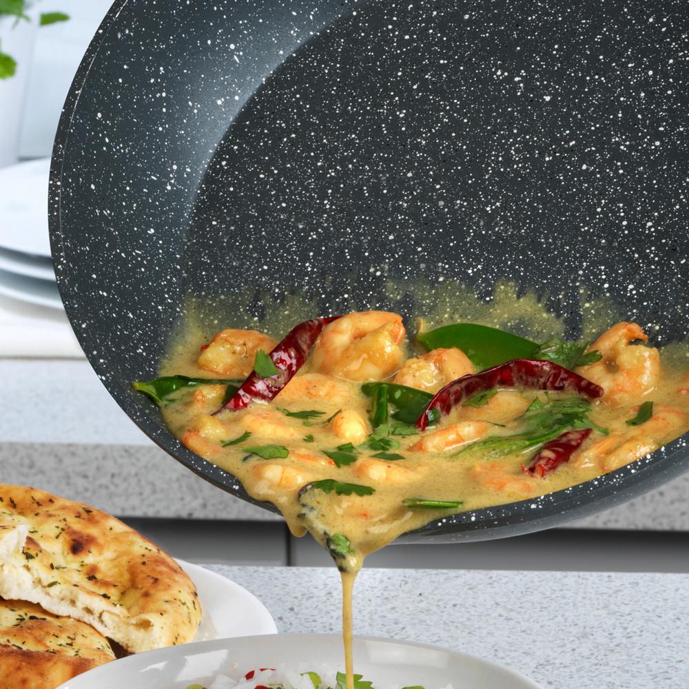 Salter Easy Pour 2-Piece Fry Pan Set - 20/24cm