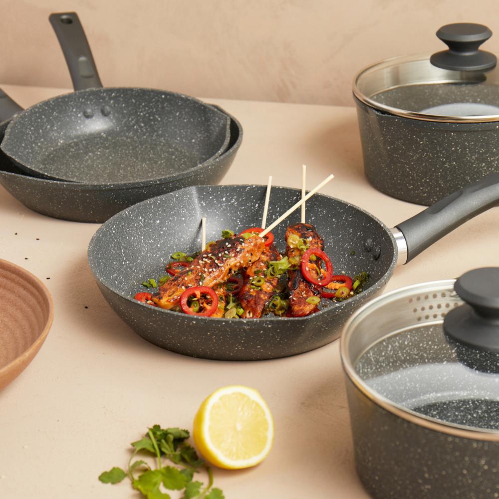 Salter Easy Pour 28cm Frying Pan