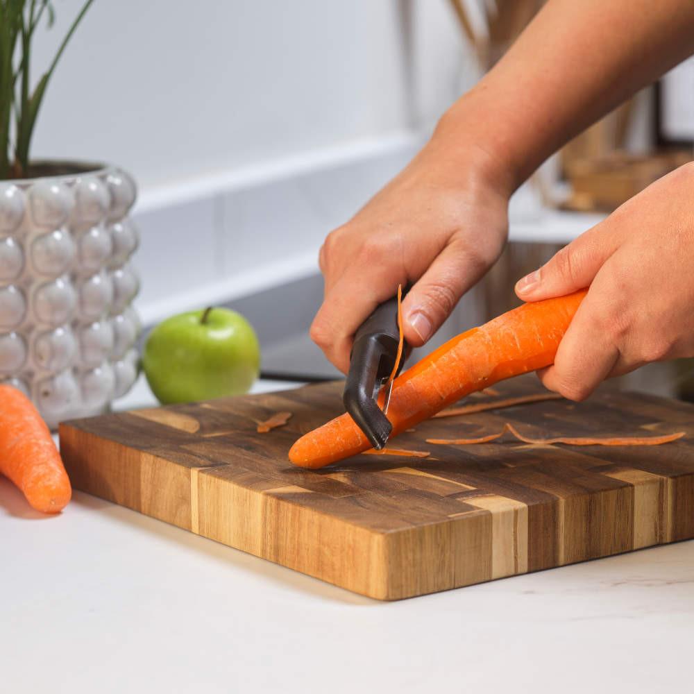 Salter Expert Swivel Peeler - Black