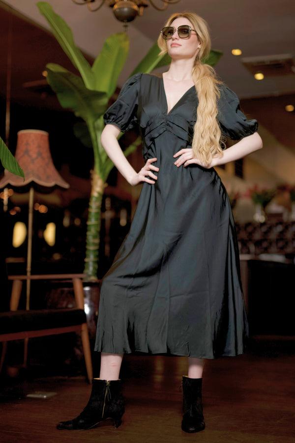 salty skin Satin Kleid Olive