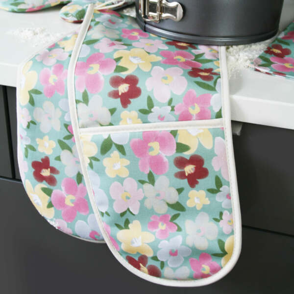Samuel Lamont & Sons All In Blooms Double Oven Glove