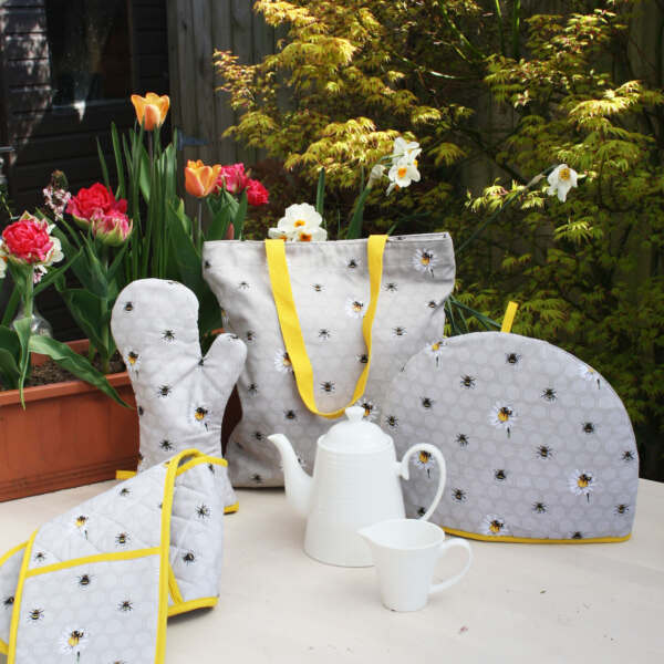 Samuel Lamont & Sons Bee Happy Tea Cosy