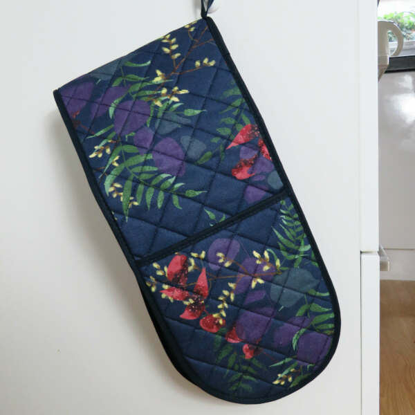 Samuel Lamont & Sons Wild Florals Double Ovenglove Navy