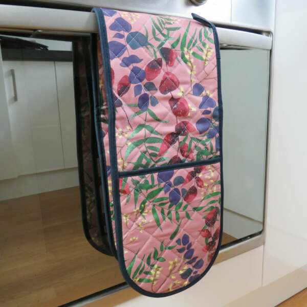 samuel lamont & sons Wild Florals Double Ovenglove Soft Blush