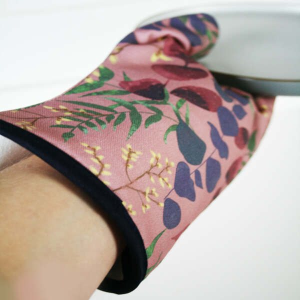 Samuel Lamont & Sons Wild Florals Gauntlet Soft Blush