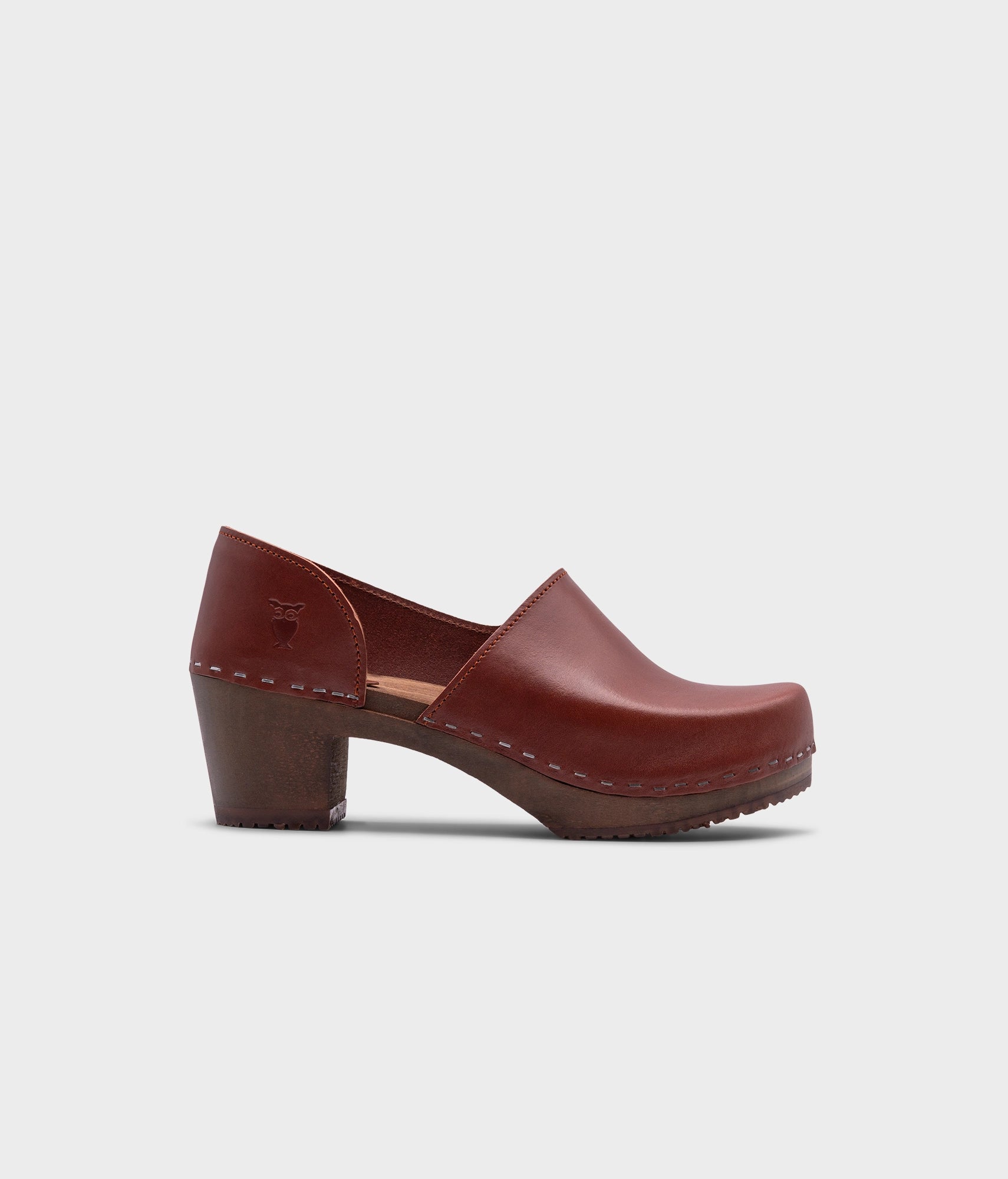 sandgrens Brett closed-back clogs Cognac