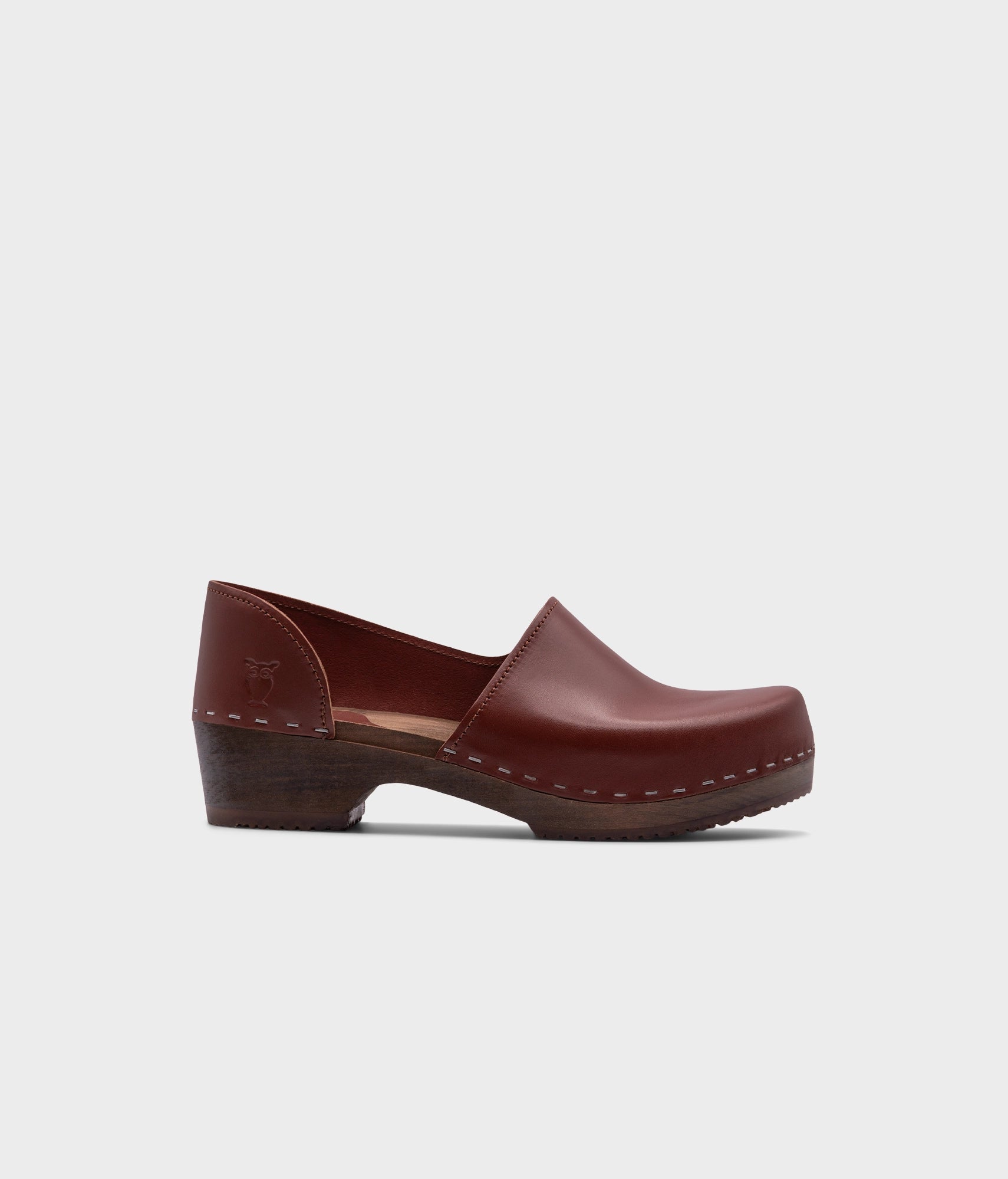 sandgrens Brett low closed-back clogs Cognac