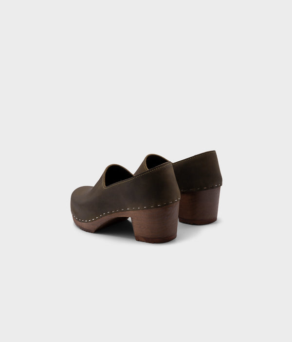 Sandgrens Bridget Closed-back Clogs Olive