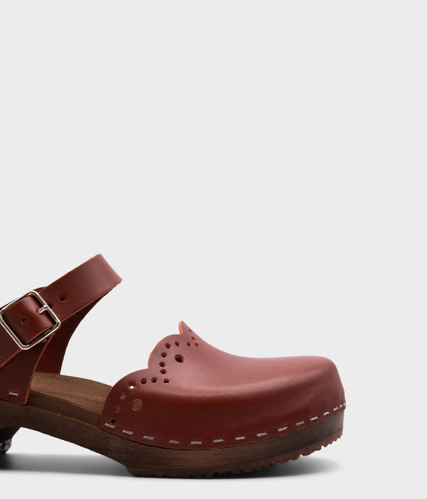 Sandgrens Milan Clog Sandals Cognac