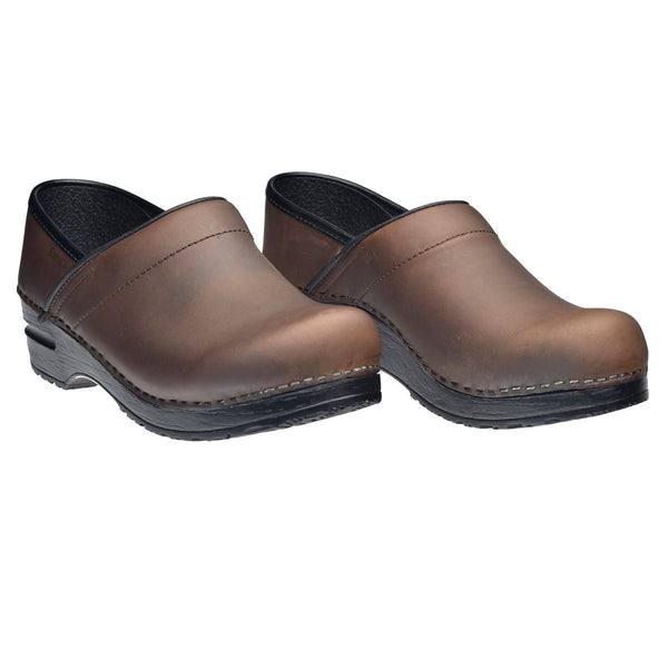 Sanita Pro. Oiled Leather Men's Clog In Antique Brown