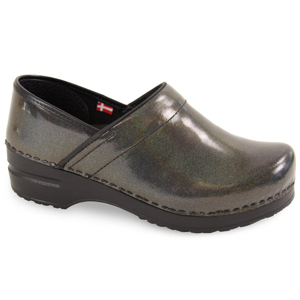 sanita Sabel Women's Slip Resistant Clog in Charcoal