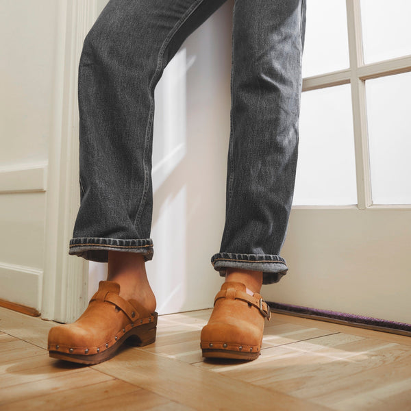 Sanita Kristel Women's Wood Clog In Chestnut