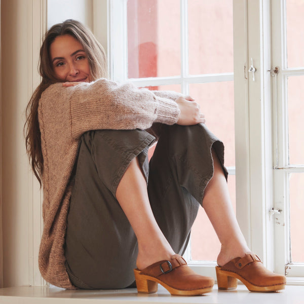 Sanita Malulo Women's Wood Mule In Chestnut