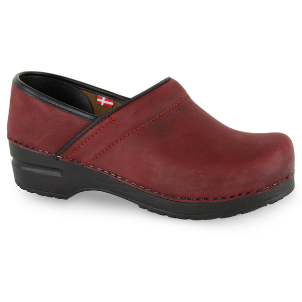 sanita Pro. Oiled Leather Women's Clog in Burgundy