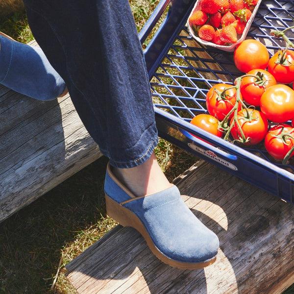 Sanita Pro. Oiled Leather Women's Clog In Dove Blue