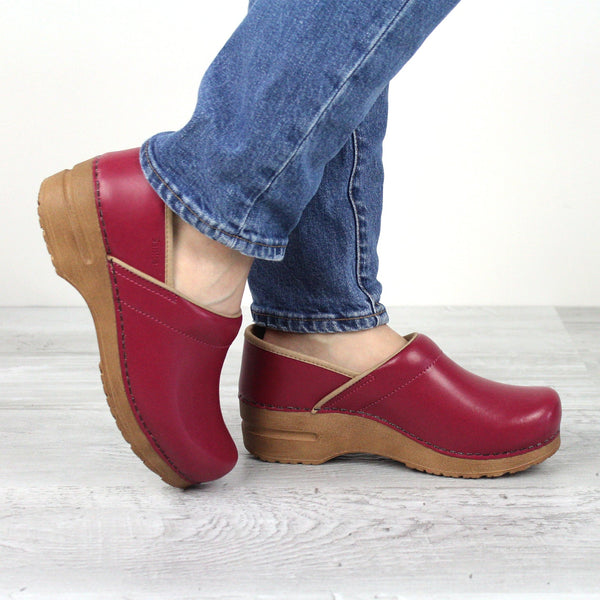 Sanita Pro. PU Women's Clog In Raspberry