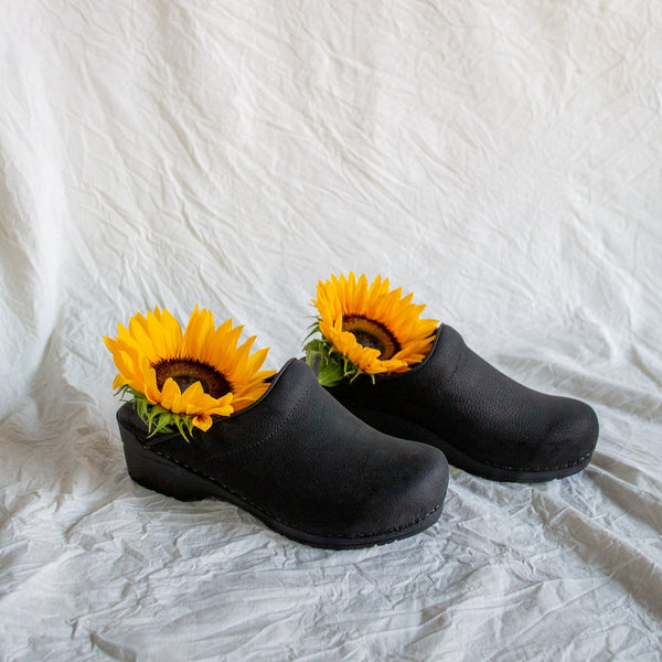 Sanita Sonja Textured Oil Women's Clog In Black