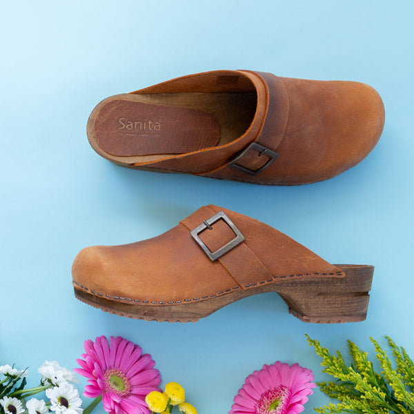 Sanita Urban Women's Wood Clog In Chestnut