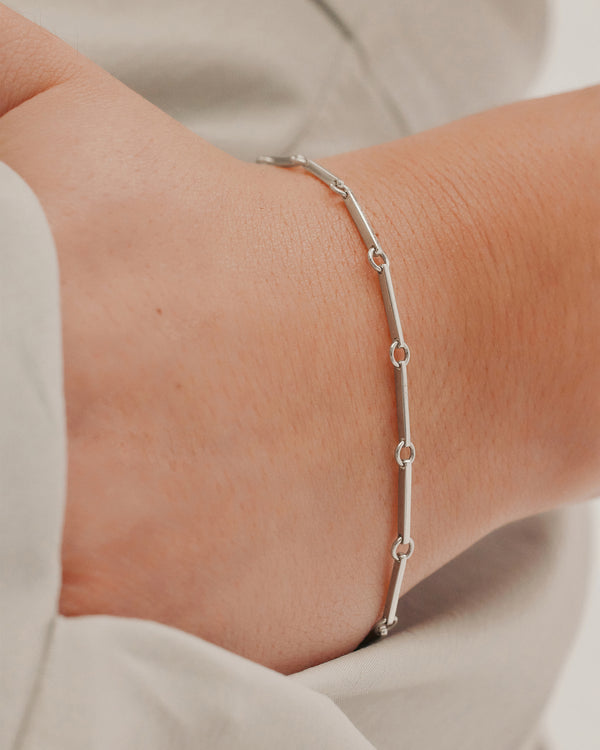 sarah & sebastian Bar Chain Bracelet